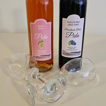 Pida , S 1 Spavacom Sobom * Primosten