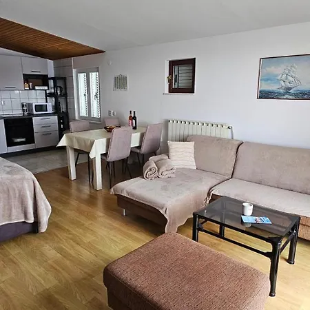 Pida , S 1 Spavacom Sobom Apartment