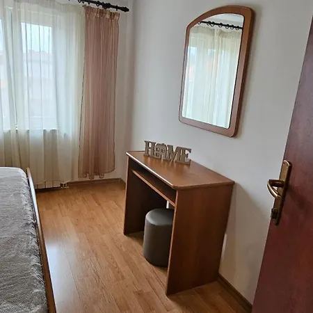 Pida , S 1 Spavacom Sobom Primosten