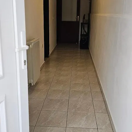 Pida , S 1 Spavacom Sobom * Primosten