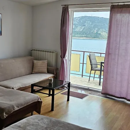 Apartman Pida , S 1 Spavacom Sobom Primosten