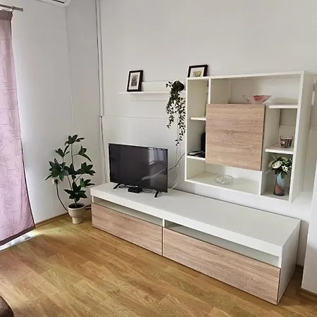 Pida , S 1 Spavacom Sobom * Примоштен