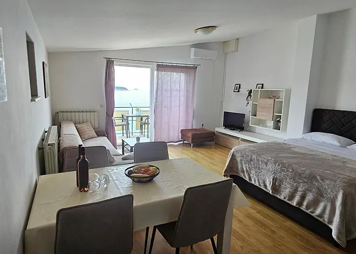 Pida , S 1 Spavacom Sobom