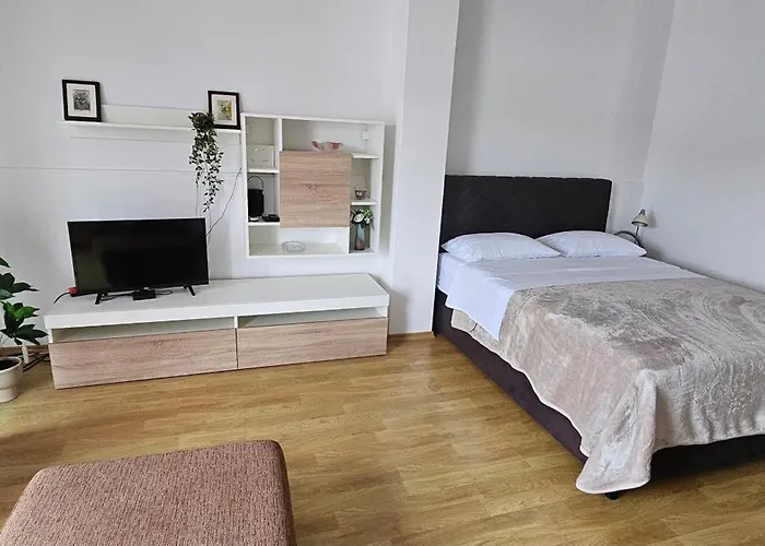 Pida , S 1 Spavacom Sobom Primošten